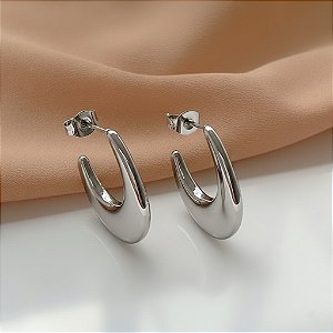 BRINCO ARGOLA CANOA LISA ACHATADA AÇO 316L⭐️