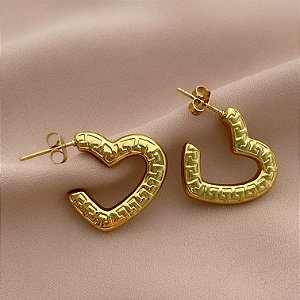 BRINCO ARGOLA CORAÇÃO TEXTURIZADO DOURADO AÇO 316L⭐️
