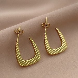 BRINCO ARGOLA RETANGULAR LINHAS DESENHADAS DOURADO AÇO 316L⭐️