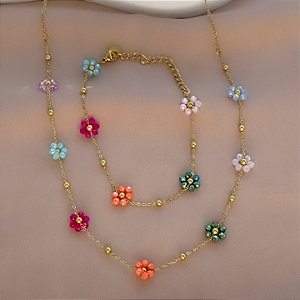COLAR E PULSEIRA KIT FLORZINHAS CRISTAIS COLORIDOS DOURADO AÇO 316L PREMIUM⭐️