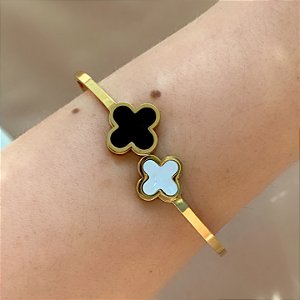 PULSEIRA / BRACELETE TREVOS RESINADOS PRETO E BRANCO DOURADO AÇO 316L⭐️