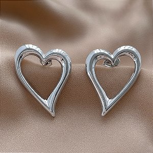 BRINCO CORAÇÃO VAZADO CURVADO AÇO 316L⭐️