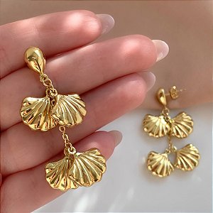 BRINCO CONCHAS PENDENTES DOURADO AÇO 316L⭐️