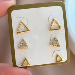 BRINCO KIT TRIÂNGULOS LISOS E ZIRCÔNIAS  FOLHEADO A OURO 18K⭐