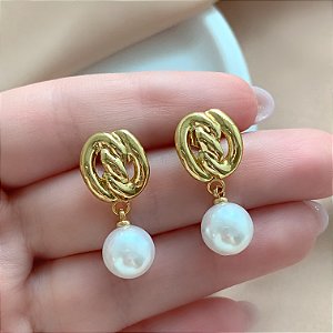 BRINCO ENTRELAÇADO COM PÉROLA PENDENTE DOURADO AÇO 316L⭐️