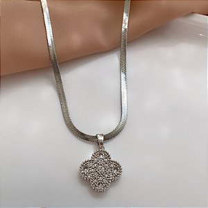 COLAR FITA FINA COM PINGENTE DE TREVO CRAVEJADO AÇO 316L⭐️