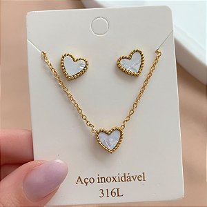 COLAR E BRINCO KIT CORAÇÃO RESINADO DOURADO AÇO 316L⭐️