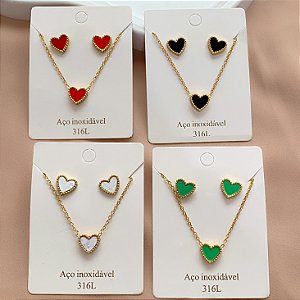 COLAR E BRINCO KIT CORAÇÃO RESINADO DOURADO AÇO 316L⭐️