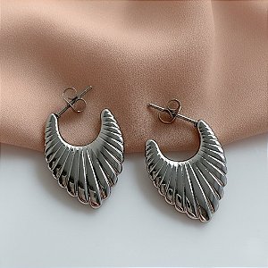 BRINCO ARGOLA LEQUE RISCADO AÇO 316L⭐️