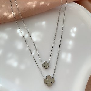 COLAR DUPLO TREVOS LISOS AÇO 316L⭐️