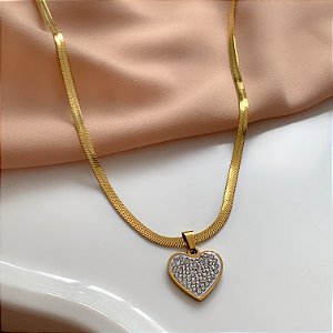 COLAR FITA FINA PINGENTE CORAÇÃO ZIRCÔNIAS DOURADO AÇO 316L⭐️