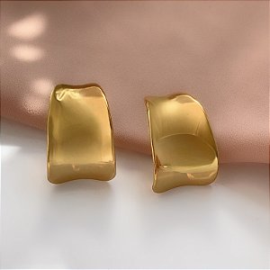 BRINCO CURVADO DOURADO AÇO 316L⭐️