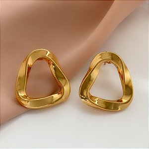 BRINCO FORMATO ABSTRATO TORCIDO DOURADO AÇO 316L⭐️