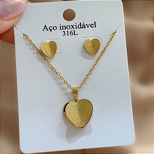 COLAR E BRINCO KIT CORAÇÃO TEXTURIZADO DOURADO AÇO 316L⭐️