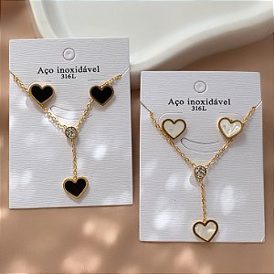 COLAR E BRINCO KIT GRAVATINHA CORAÇÕES RESINADOS DOURADO AÇO 316L⭐️