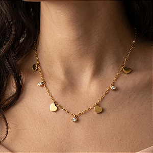 COLAR CORRENTE BOLINHAS PINGENTES PONTO DE LUZ E CORAÇÕES DOURADO AÇO 316L⭐️