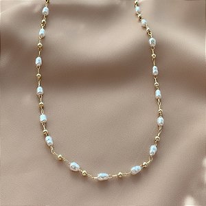 COLAR MINI PÉROLAS ORGÂNICAS E BOLINHAS FOLHEADO A OURO 18K⭐