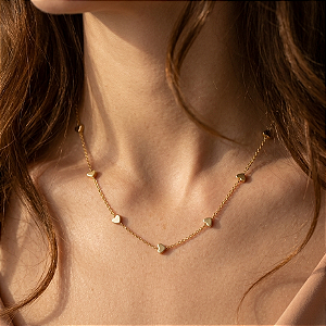 COLAR CHOKER MINI CORAÇÕES ACHATADOS FOLHEADO A OURO 18K⭐