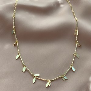 COLAR PLAQUINHAS FORMATO FOLHA ACHATADAS FOLHEADO A OURO 18K⭐