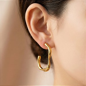 BRINCO ARGOLA ORGÂNICA DOURADO AÇO 316L⭐️