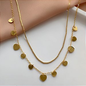 COLAR DUPLO MEDALHAS DE CORAÇÕES DOURADO AÇO 316L⭐️