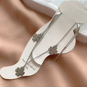 TORNOZELEIRA DUPLA FITA FINA E PINGENTE TREVO AÇO 316L⭐️