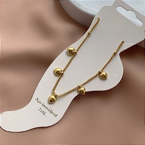 TORNOZELEIRA PINGENTES CORAÇÕES BOLEADOS DOURADOS AÇO 316L⭐️