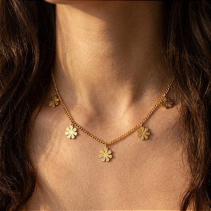 COLAR FLORES DELICADAS DOURADO AÇO 316L⭐️