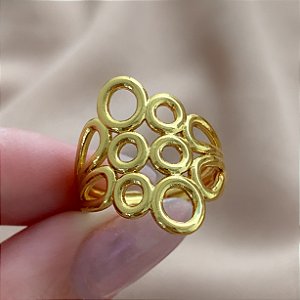 ANEL REGULÁVEL BOLINHAS VAZADAS DOURADO AÇO 316L⭐️