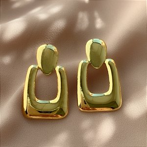 BRINCO RETANGULAR BOLEADO DETALHE GOTA LISA DOURADO AÇO 316L⭐️