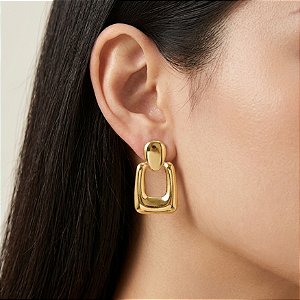 BRINCO RETANGULAR BOLEADO DETALHE GOTA LISA DOURADO AÇO 316L⭐️