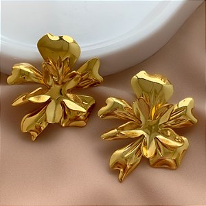 BRINCO MAXI FLOR DOURADO AÇO 316L⭐️