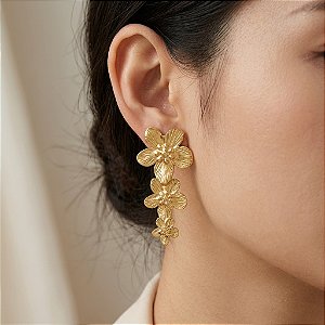 BRINCO FLOR FILEIRA DELICADA DOURADO AÇO 316L⭐️