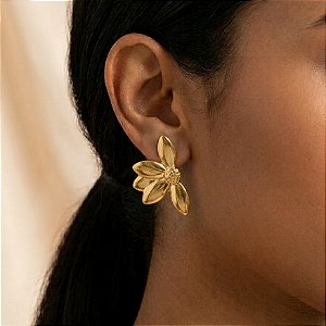 BRINCO MEIA FLOR DOURADO AÇO 316L⭐️
