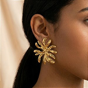 BRINCO FLOR PÉTALAS DESALINHADAS DOURADO AÇO 316L⭐️