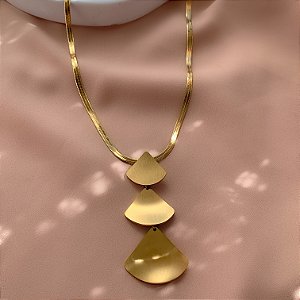COLAR FITA FINA PINGENTES LEQUES LISOS DOURADO AÇO 316L⭐️