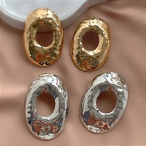BRINCO MAXI OVAL MARTELADO VAZADO BIJU