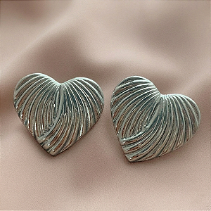 BRINCO CORAÇÃO G RISCADO DESENHADO AÇO 316L⭐️