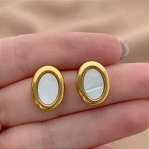 BRINCO OVAL MADREPÉROLA DOURADO AÇO 316L⭐️