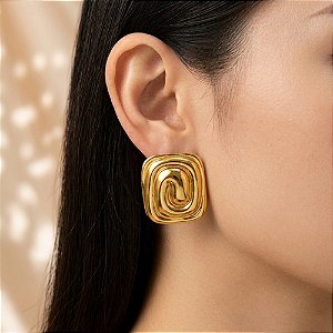 BRINCO QUADRADO ONDULADO DOURADO AÇO 316L⭐️