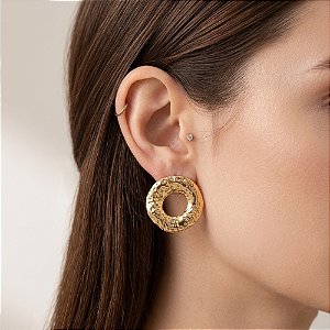 BRINCO CÍRCULO TEXTURIZADO DOURADO AÇO 316L⭐️