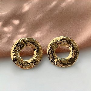 BRINCO CÍRCULO TEXTURIZADO DOURADO AÇO 316L⭐️