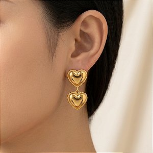 BRINCO CORAÇÕES BORDA DETALHADA DOURADO AÇO 316L⭐️