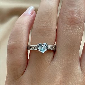 ANEL SOLITÁRIO CORAÇÃO COM ZIRCÔNIAS PRATEADO BIJU