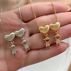 COLAR CORAÇÃO LISO COM 2 MENINOS E MINI ZIRCÔNIAS BIJU