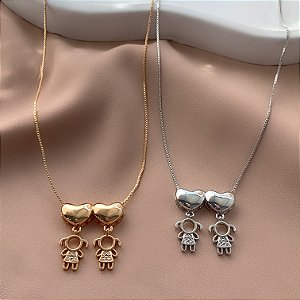 COLAR CORAÇÃO LISO COM 2 MENINAS E MINI ZIRCÔNIAS BIJU