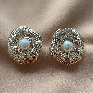 BRINCO FLOR ORGÂNICA RISCADA DOURADO AÇO 316L⭐️