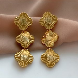 BRINCO 3 TREVOS TEXTURIZADOS DOURADO AÇO 316L⭐️