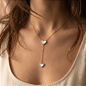 COLAR GRAVATINHA CORAÇÕES MADREPÉROLA DOURADO AÇO 316L⭐️
