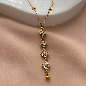 COLAR GRAVATINHA TREVO PEDRAS ZIRCÔNIAS DOURADO AÇO 316L⭐️